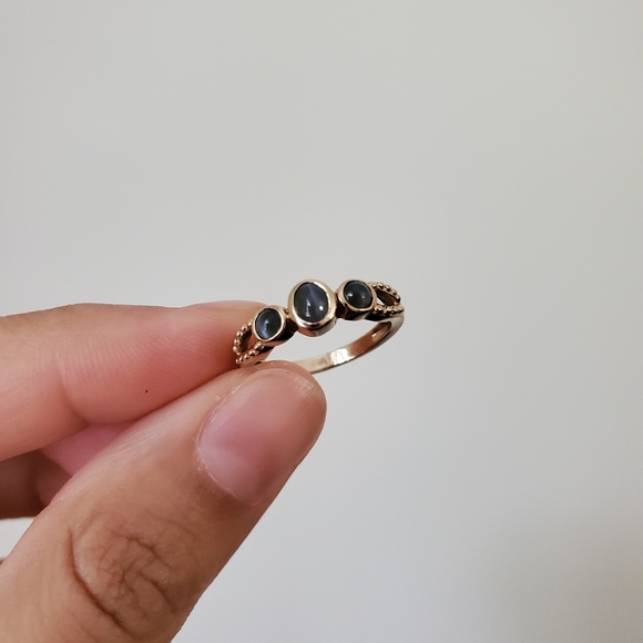 COPY - 10k solid yellow gold Cat eye ring size 5 - Picture 4 of 12